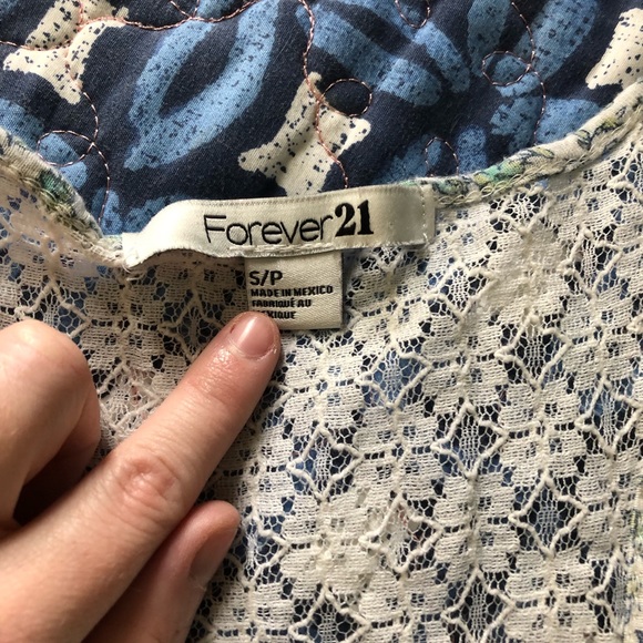 Women’s top - Picture 2 of 2